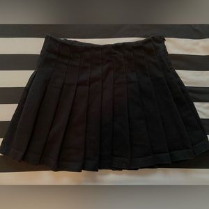 Black pleated brandy Melville tennis skirt j galt